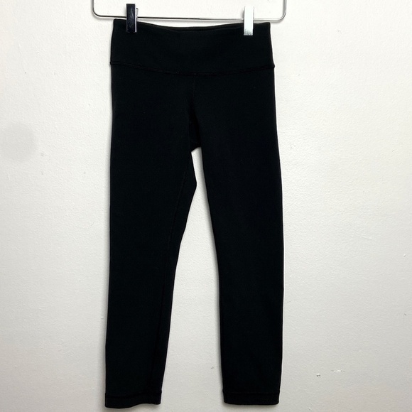 LULULEMON | Black Crop Leggings 22"  Size 2 - Picture 2 of 4